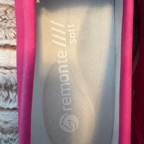 Remonte Fuchsia Loafers with Silver Chain - Picture 2 of 6